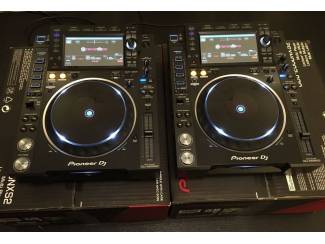 Dj-sets Pioneer DJM-A9 DJ Mixer en Pioneer CDJ-3000 Multi Player